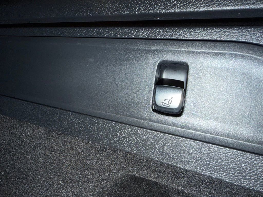 Used 2022 Mercedes-Benz GLC 300 4MATIC image 39