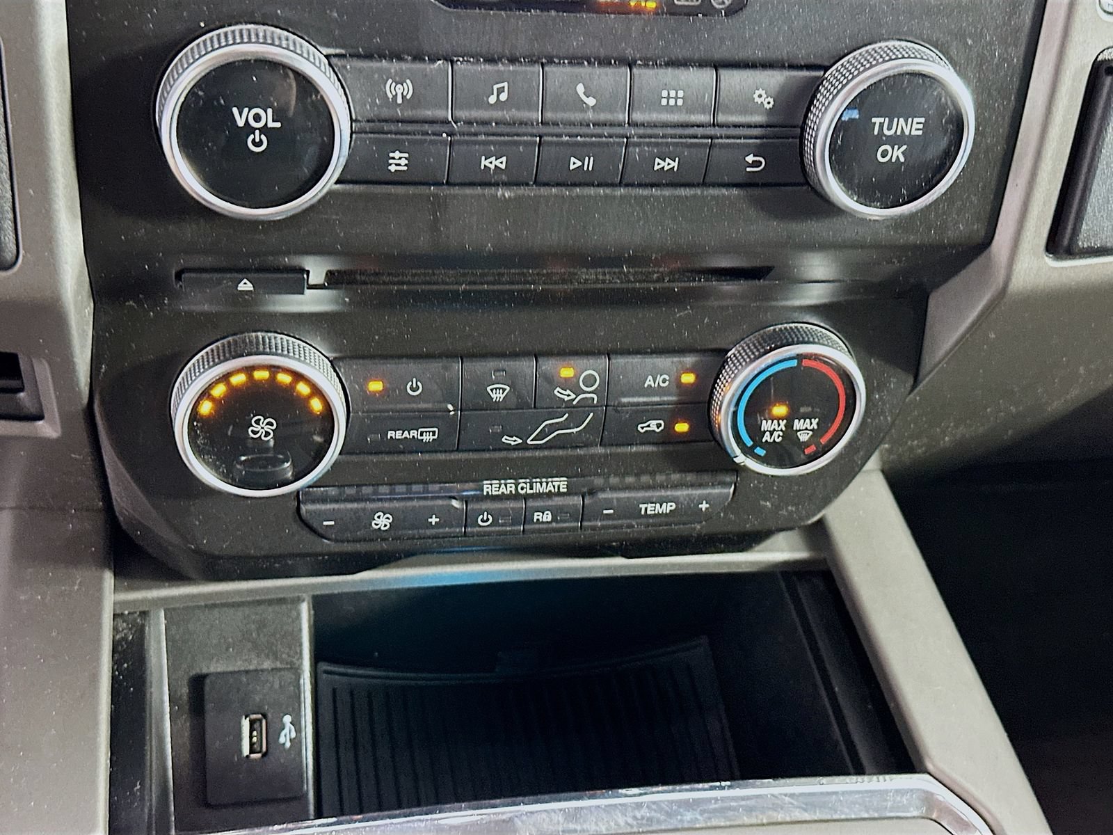 Used 2018 Ford Expedition XLT AWD/4WD image 15