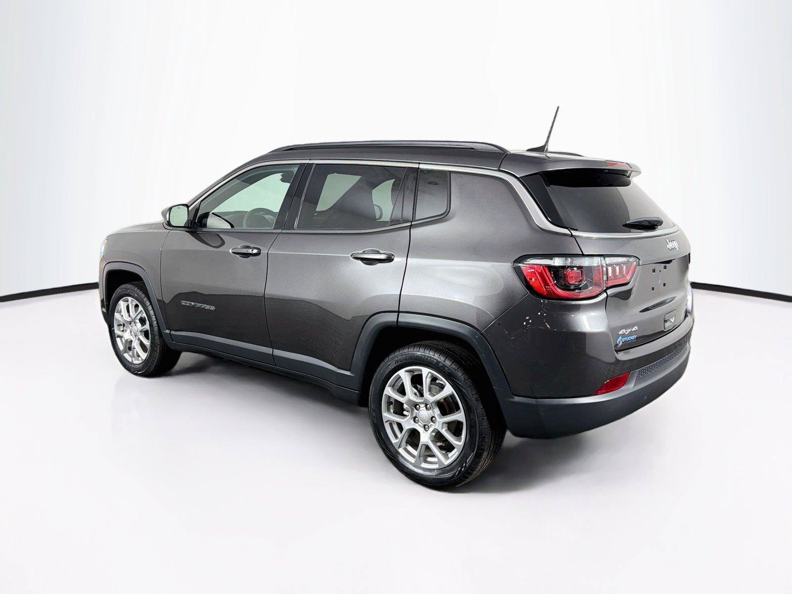 Used 2023 Jeep Compass Latitude AWD/4WD image 9