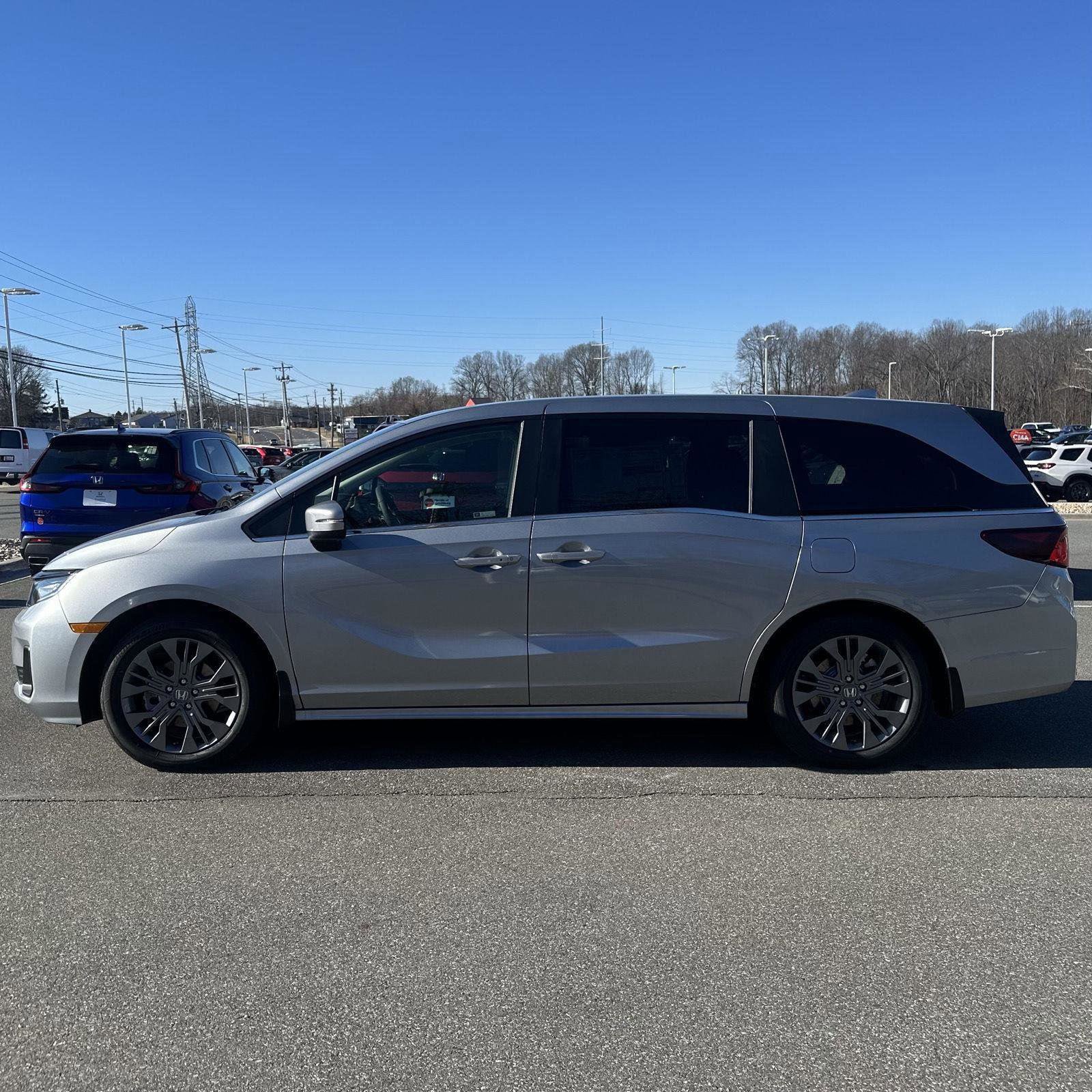 New 2026 Honda Odyssey Touring image 2