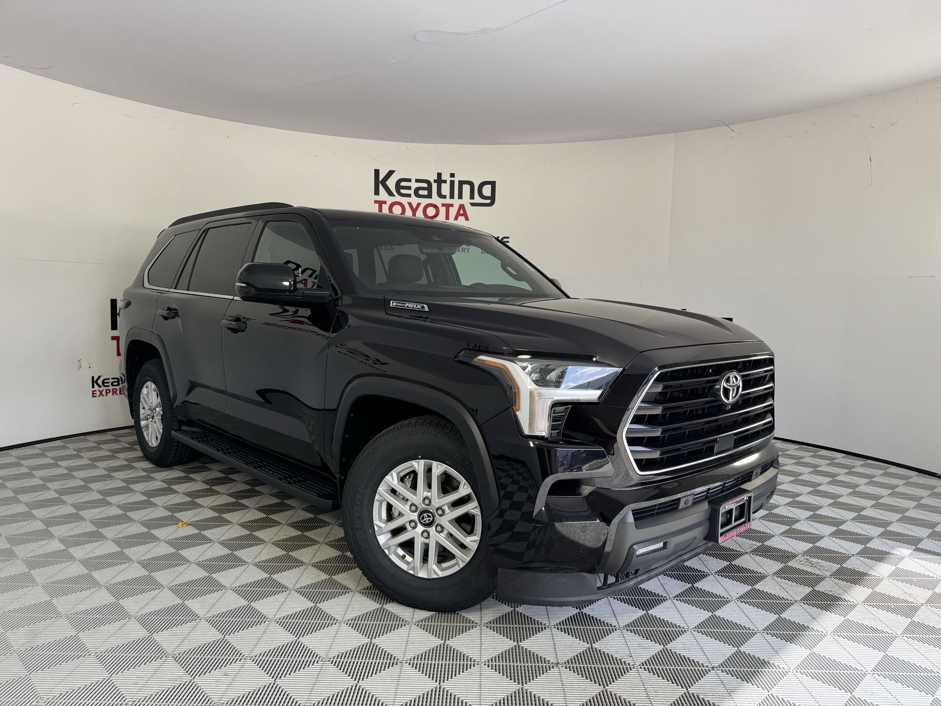 Certified 2025 Toyota Sequoia SR5 AWD/4WD image 3