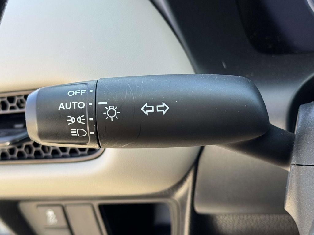 Used 2025 Honda HR-V LX image 18