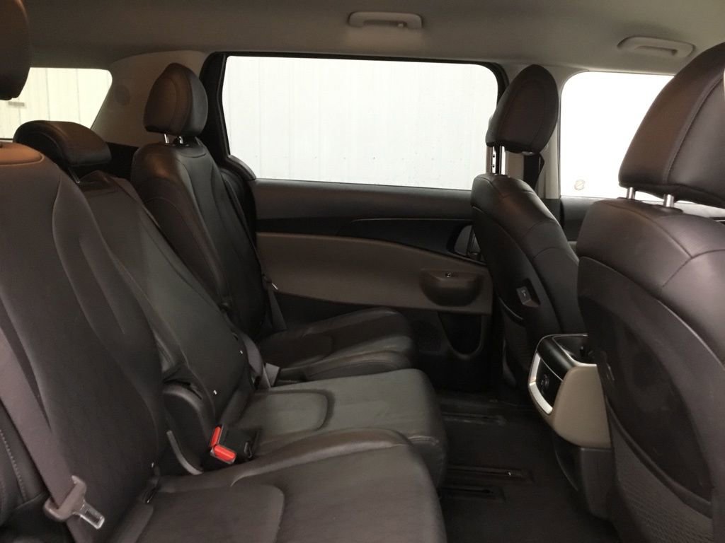 Used 2025 Kia Carnival image 19