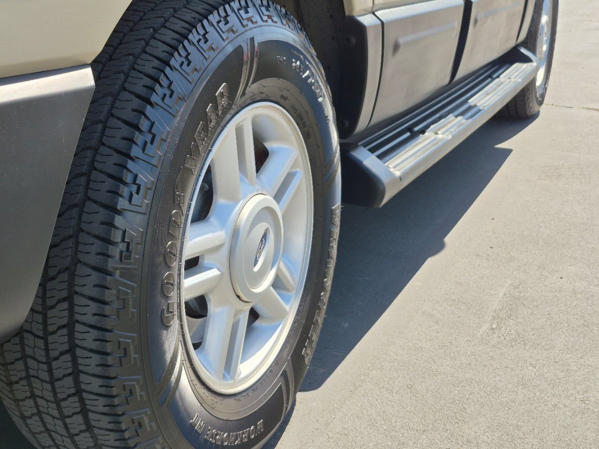 Used 2004 Ford Expedition XLT RWD image 19