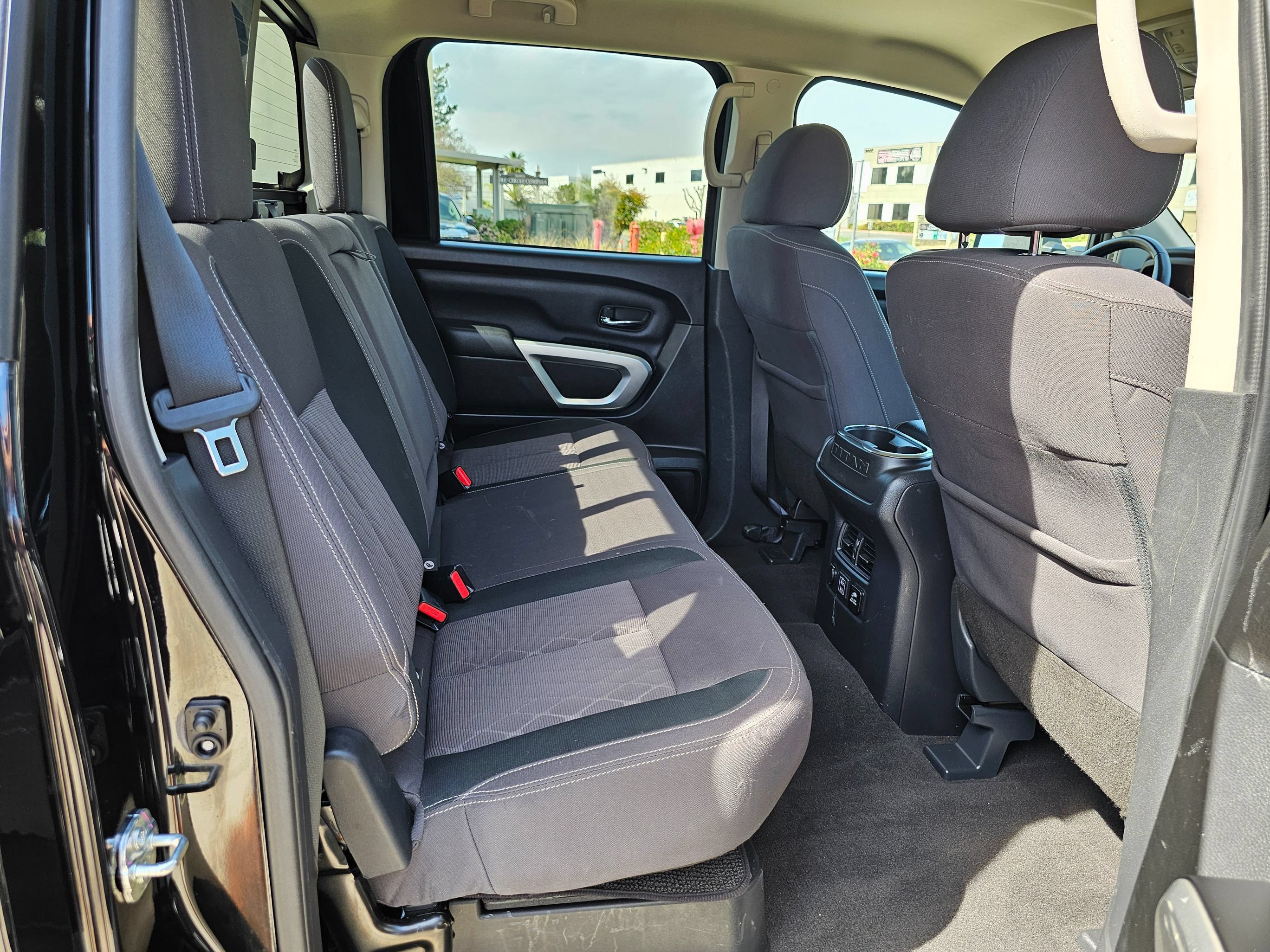 Used 2024 Nissan Titan SV w/ SV Convenience Package RWD image 27