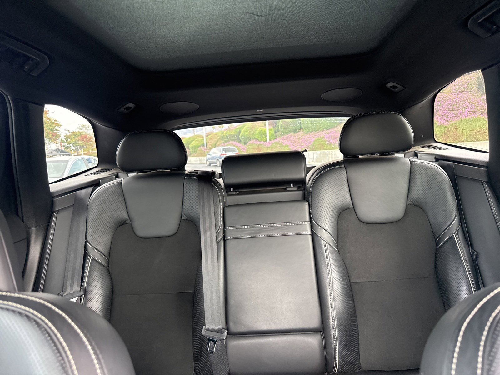 Used 2018 Volvo XC60 T6 R-Design w/ Convenience Package image 6