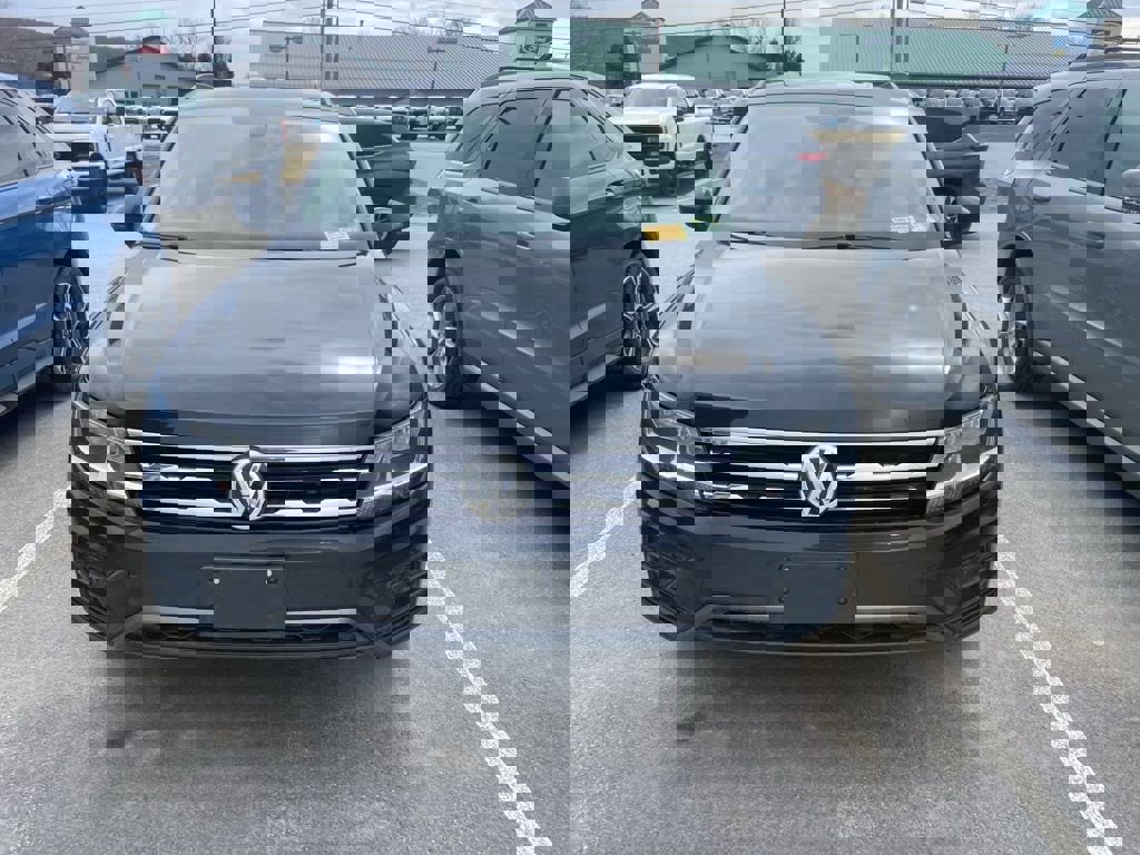 Used 2021 Volkswagen Tiguan SE image 2