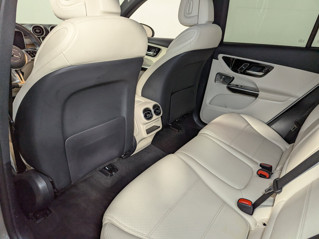 Used 2024 Mercedes-Benz GLC 300 4MATIC image 37