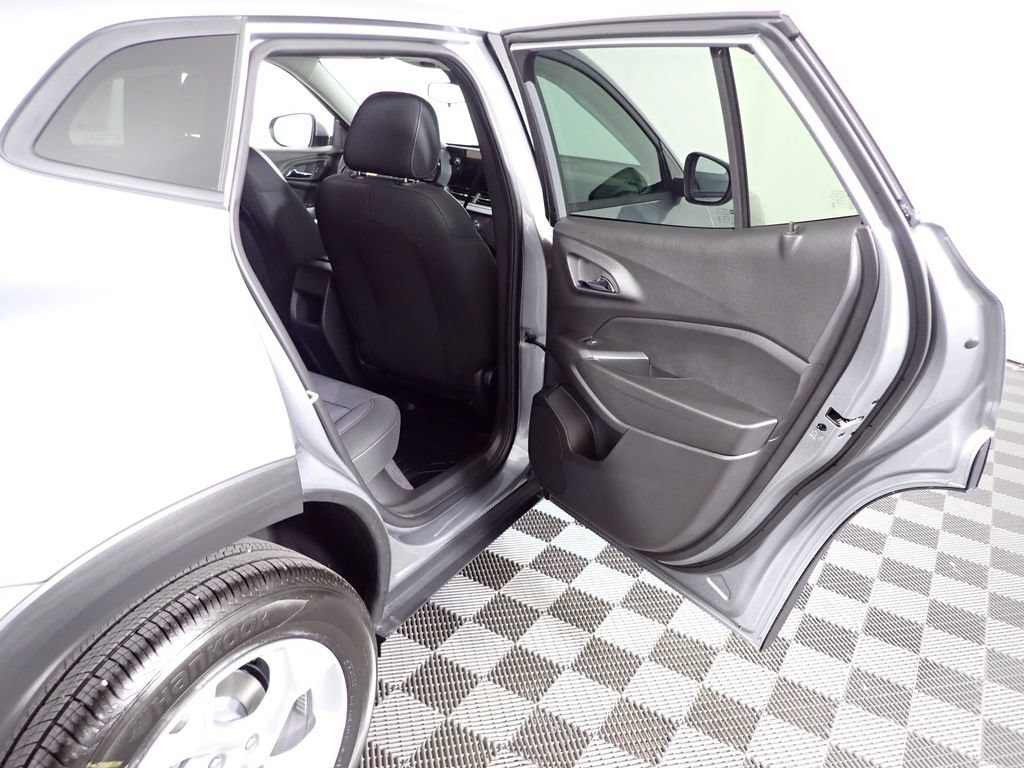 New 2026 Chevrolet Trax LS w/ LS Convenience Package FWD image 32