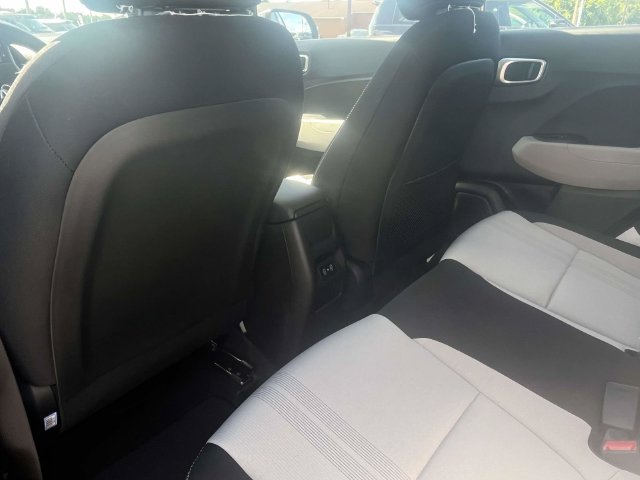 New 2026 Hyundai Venue SEL FWD image 18