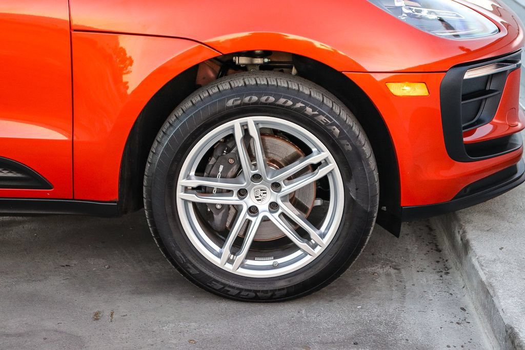 Used 2024 Porsche Macan AWD/4WD image 11