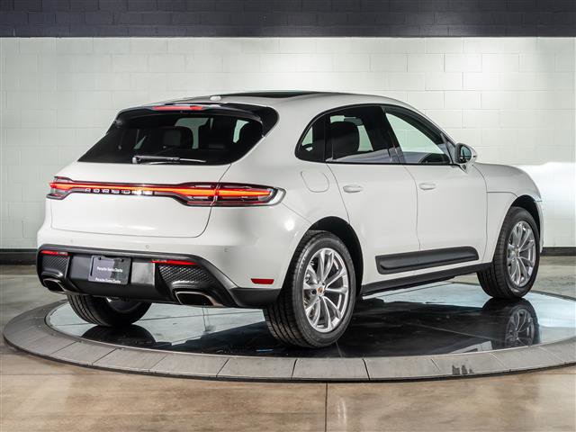 Used 2025 Porsche Macan image 9