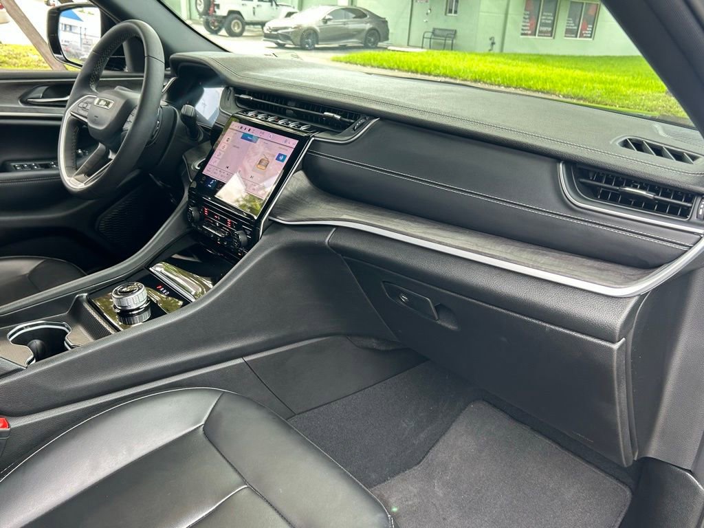 Certified 2024 Jeep Grand Cherokee Limited w/ Black Appearance Package image 36