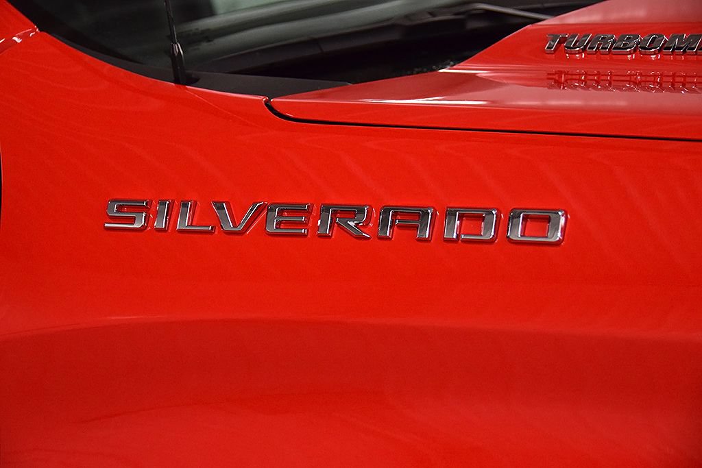 Used 2025 Chevrolet Silverado 1500 LT AWD/4WD image 12