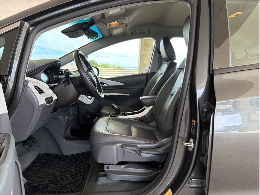 Used 2018 Chevrolet Bolt Premier w/ Driver Confidence II Package FWD image 10