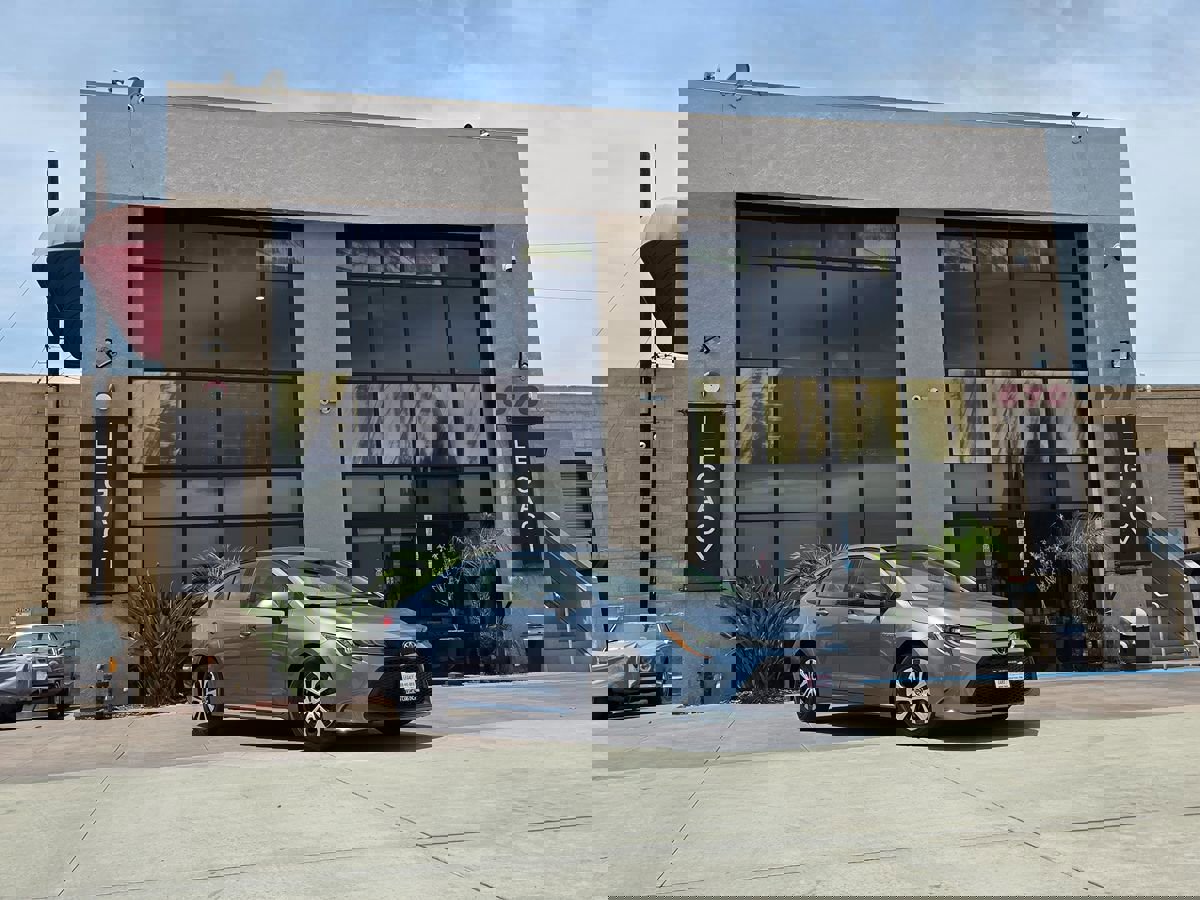 Used 2020 Toyota Corolla LE image 2