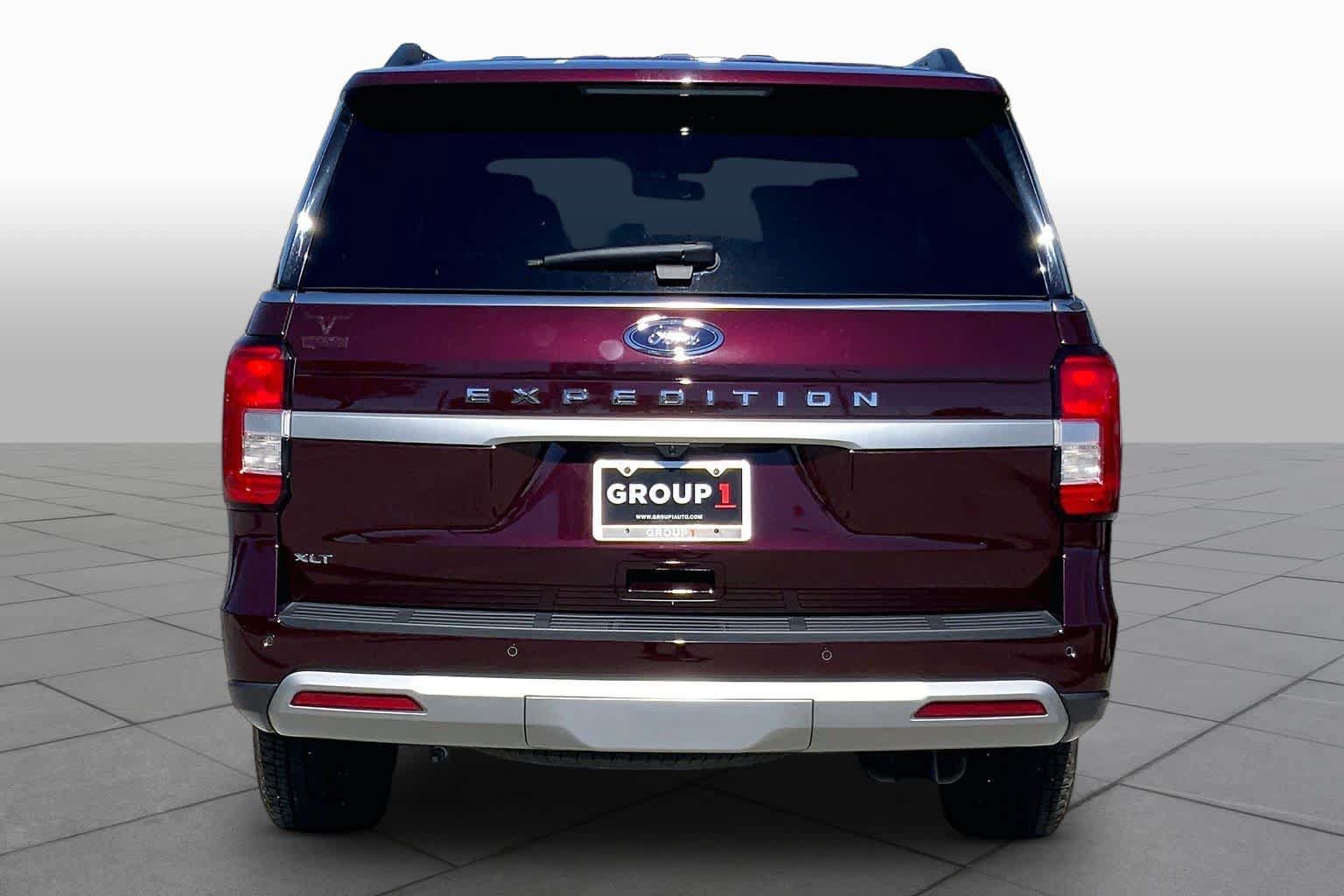 Used 2024 Ford Expedition XLT RWD image 5