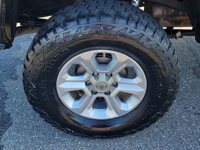 Used 2020 Toyota Tacoma SR AWD/4WD image 5