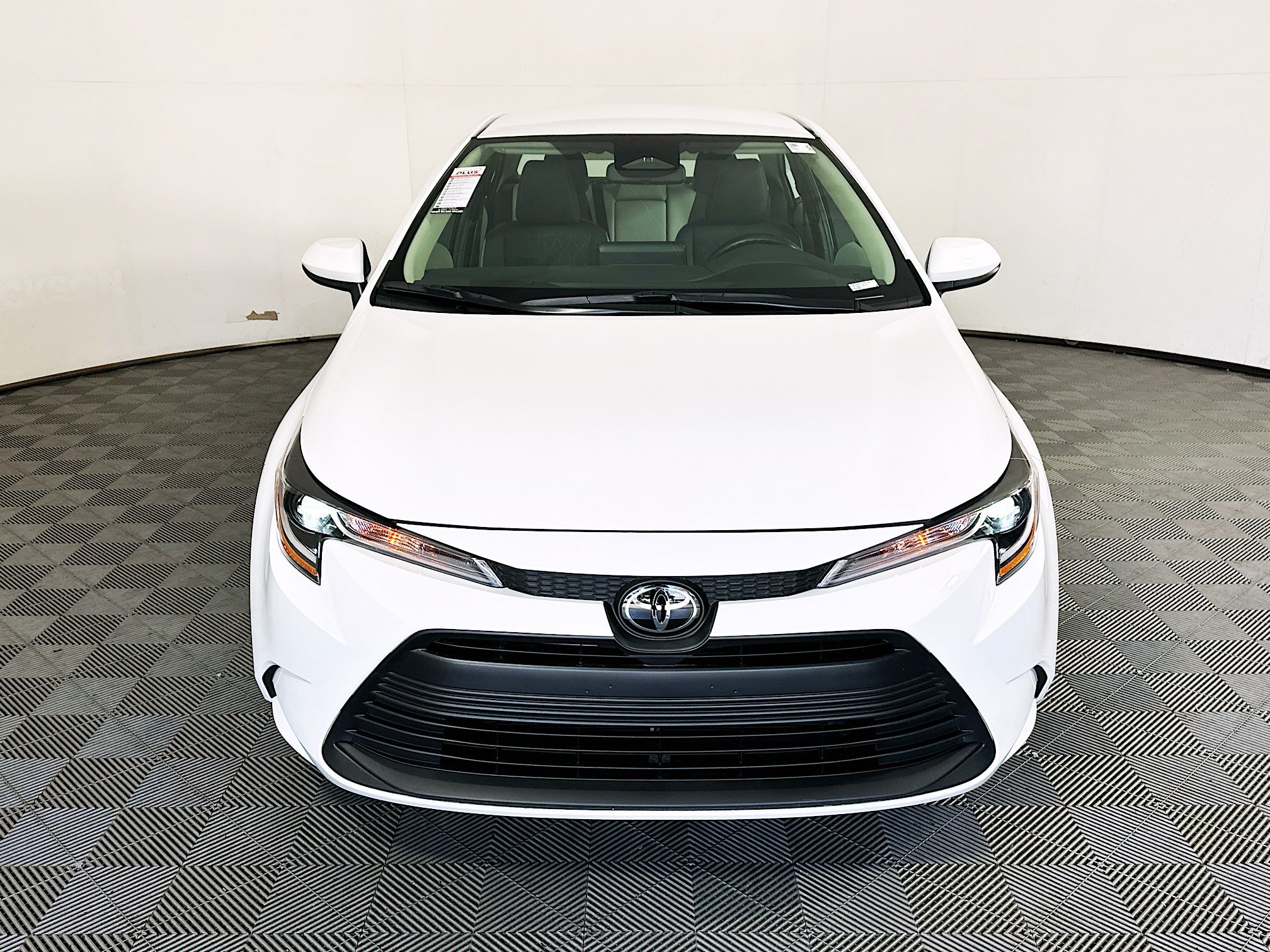 Used 2025 Toyota Corolla LE FWD image 8