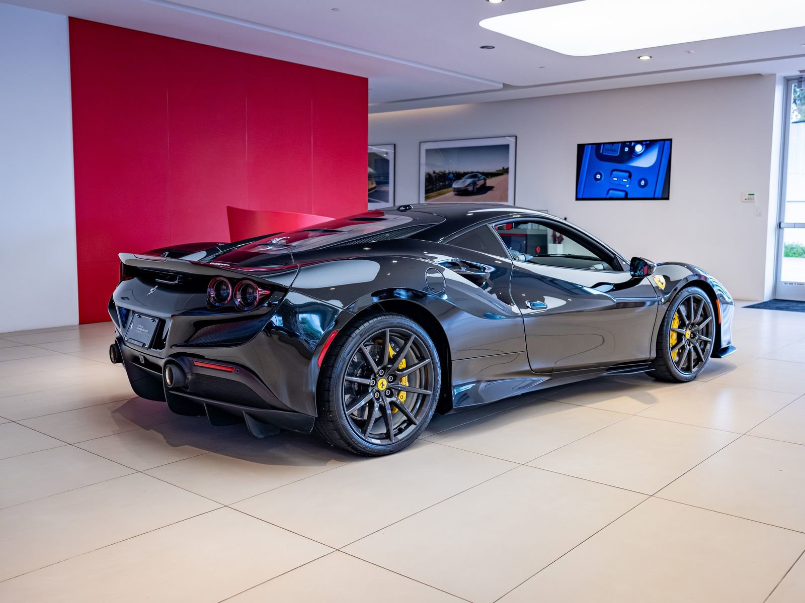 Used 2021 Ferrari F8 Tributo image 6