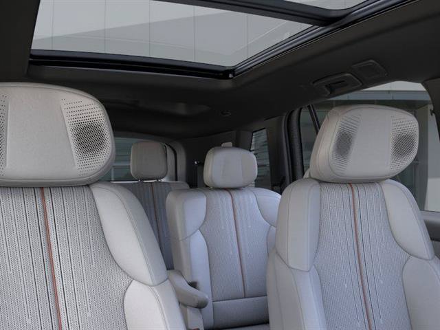 New 2026 Cadillac Vistiq Luxury w/ LPO, Floor Liner Package AWD/4WD image 24