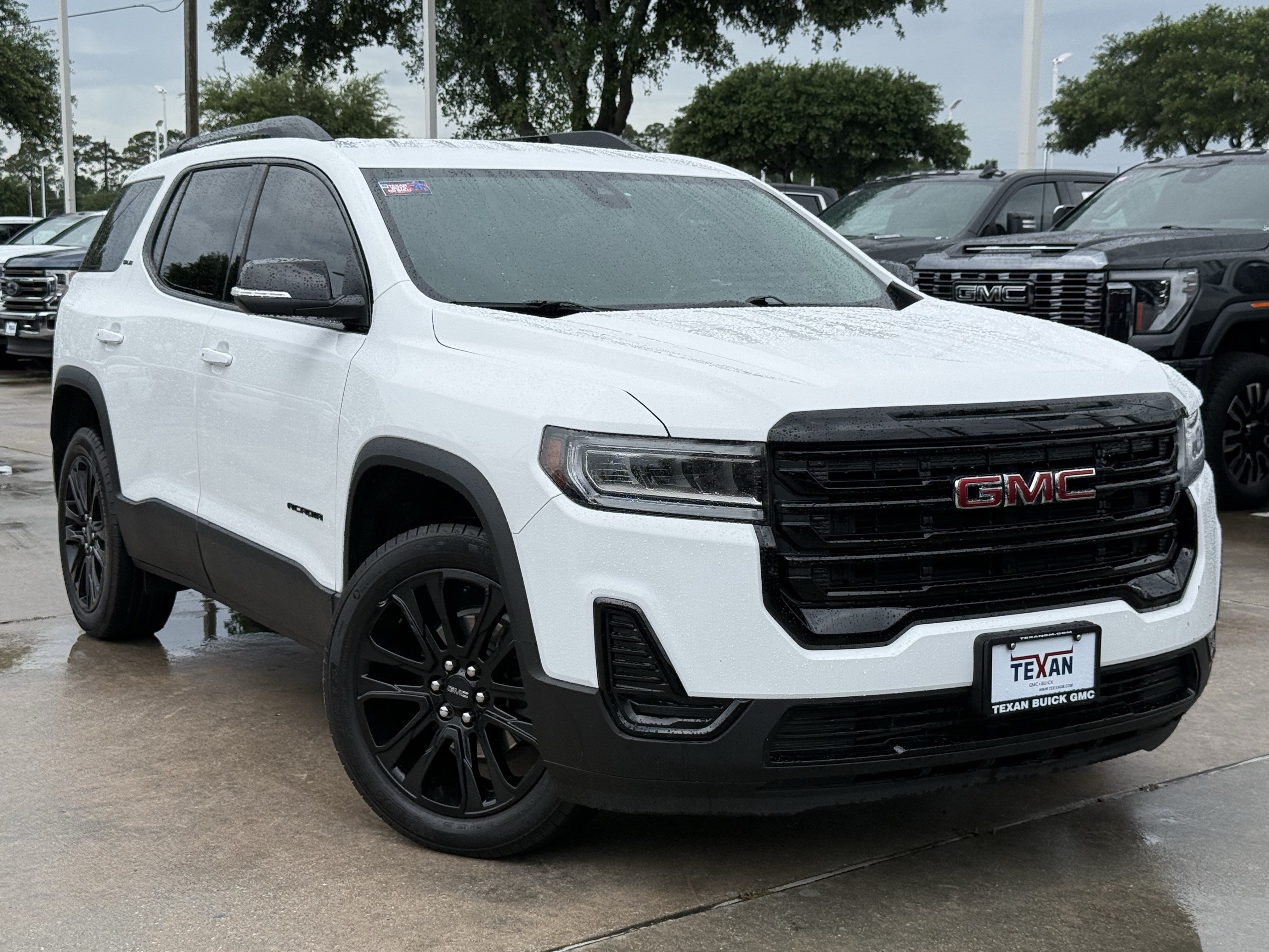 Used 2023 GMC Acadia SLE w/ Elevation Edition FWD image 2