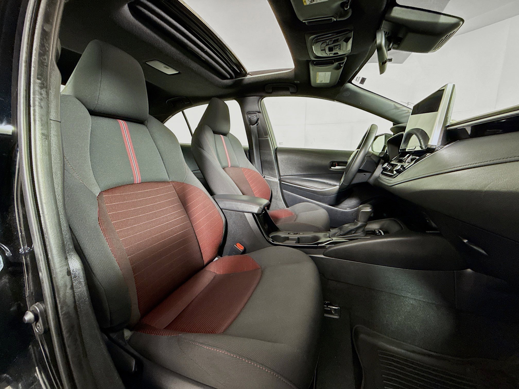 Certified 2025 Toyota Corolla SE w/ SE Premium Package image 25