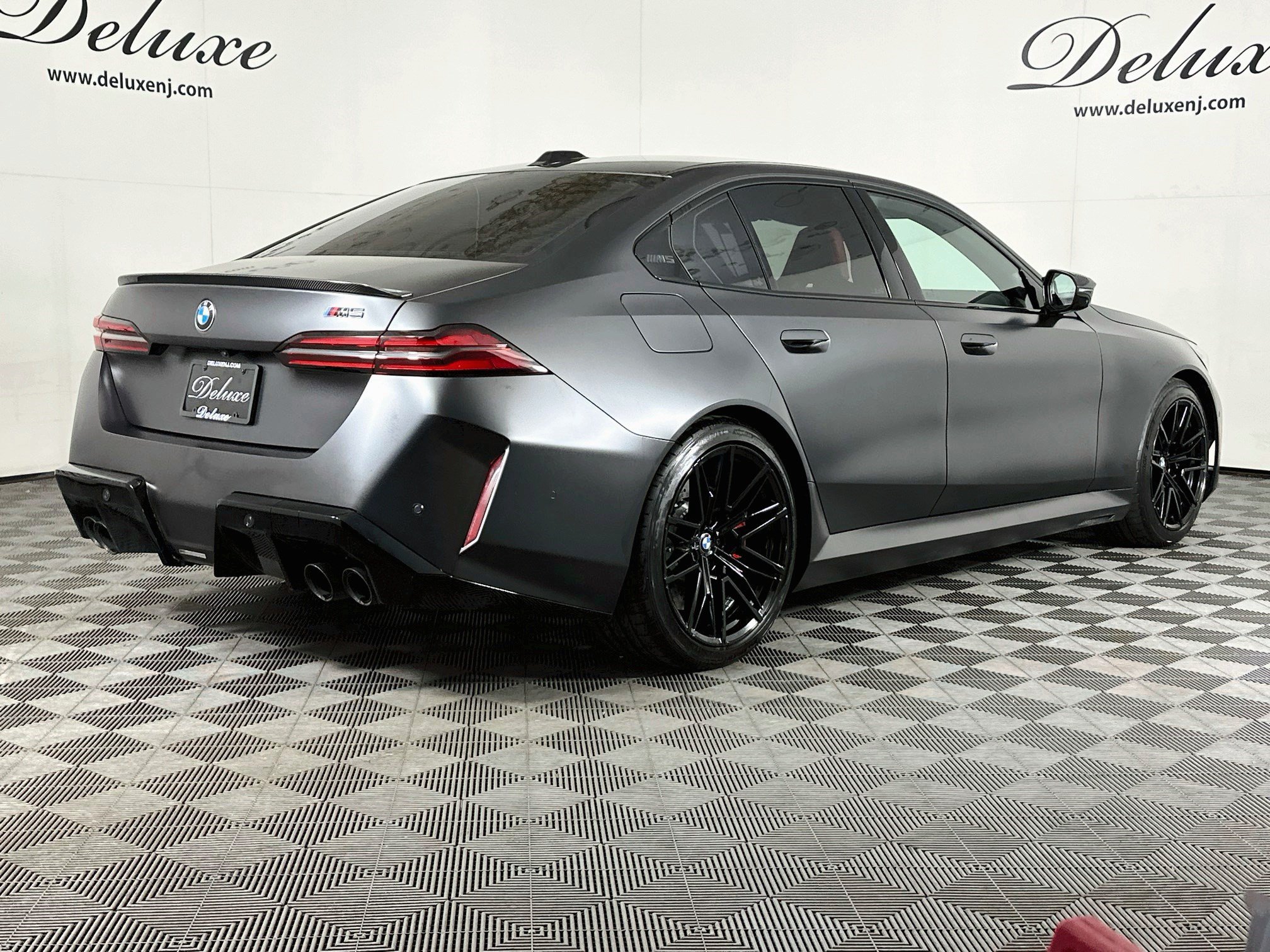 Used 2025 BMW M5 w/ Carbon Package AWD/4WD image 6