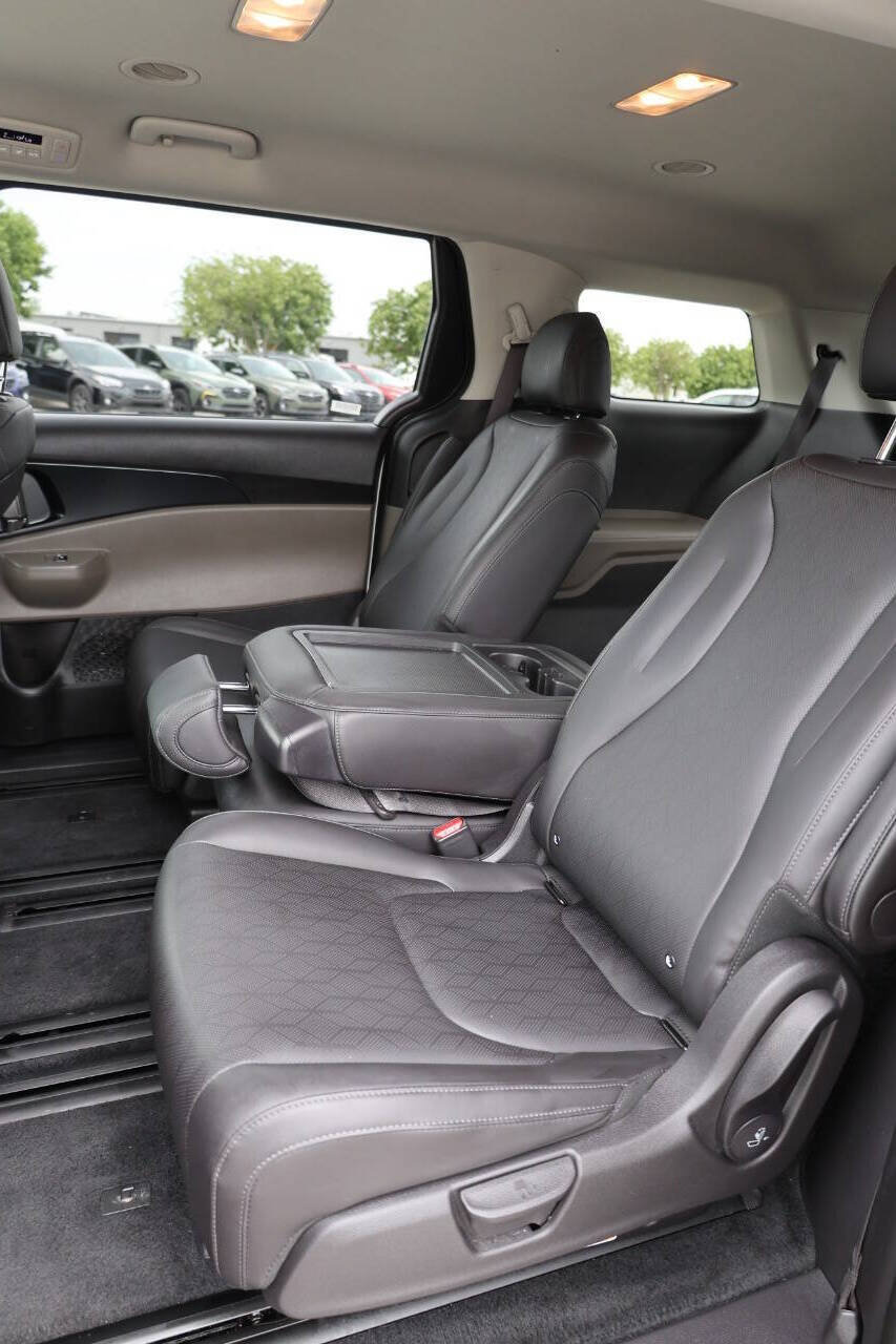 Used 2026 Kia Carnival LXS FWD image 18
