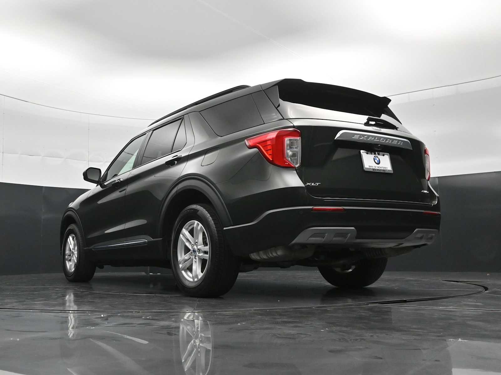 Used 2022 Ford Explorer XLT w/ Equipment Group 202A AWD/4WD image 31