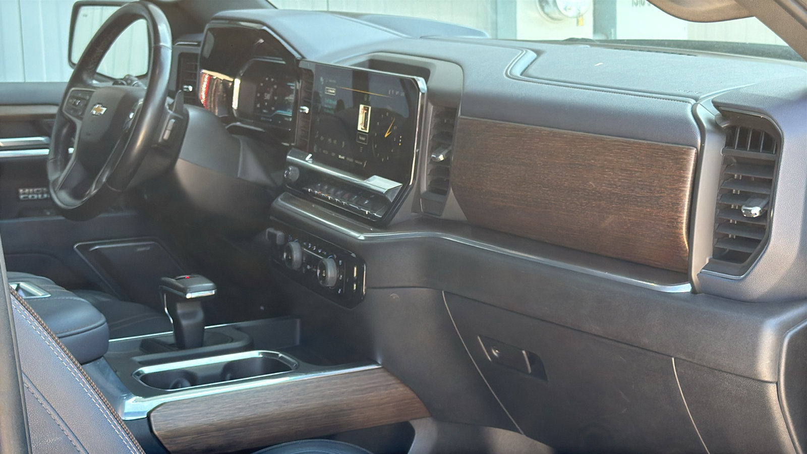 Used 2022 Chevrolet Silverado 1500 High Country w/ High Country Premium Package image 28