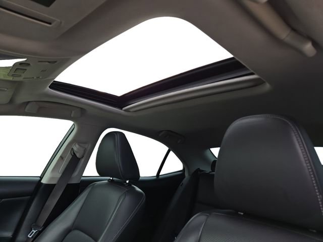 Used 2016 Lexus IS 200t image 12