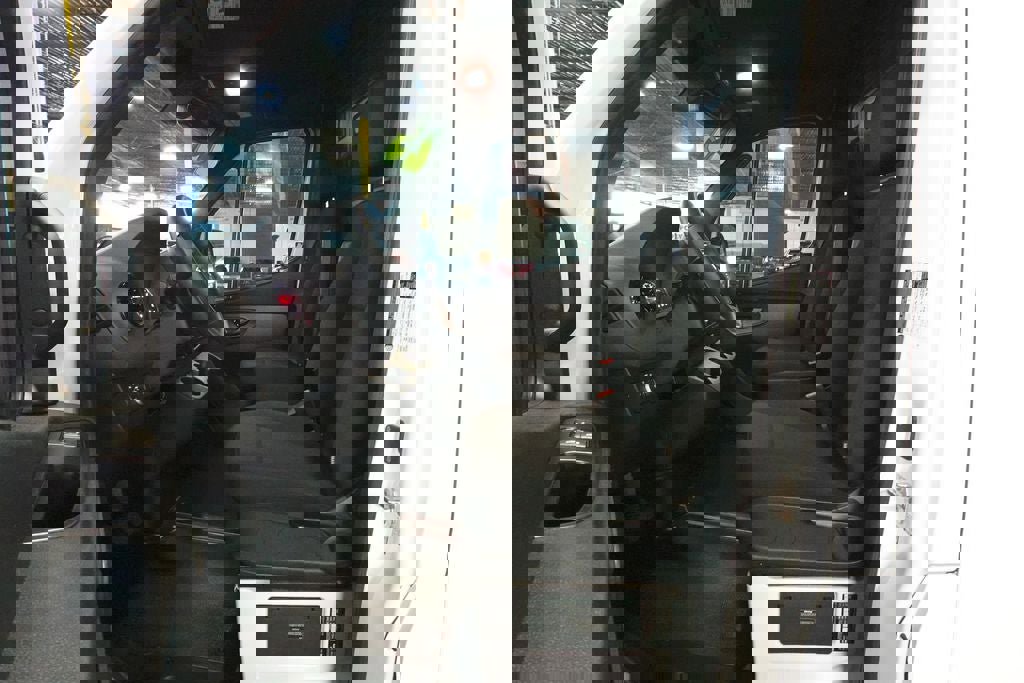 Used 2025 Mercedes-Benz Sprinter 2500 image 21