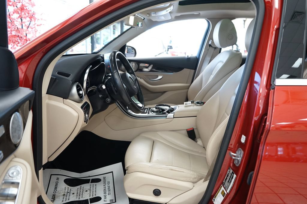 Used 2017 Mercedes-Benz GLC 300 4MATIC image 24