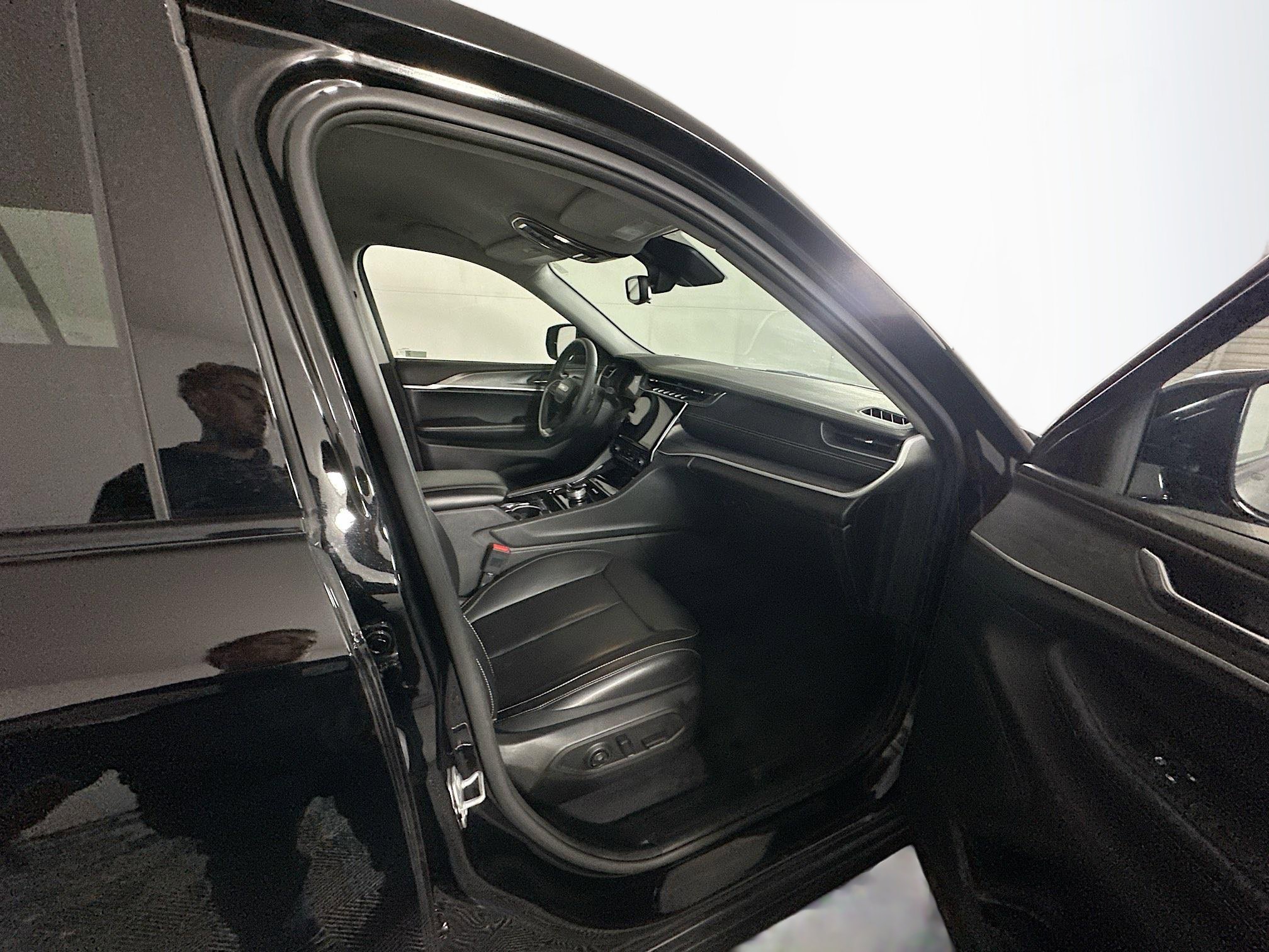 Used 2023 Jeep Grand Cherokee L Limited w/ Trailer Tow Group (B) image 33