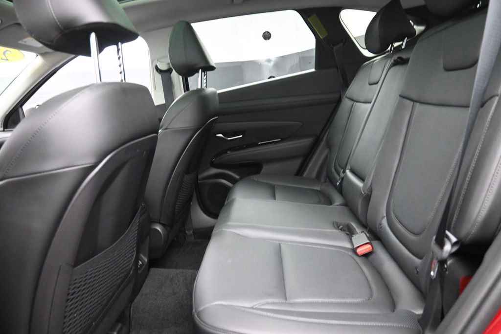 Used 2025 Hyundai Tucson Limited AWD/4WD image 10