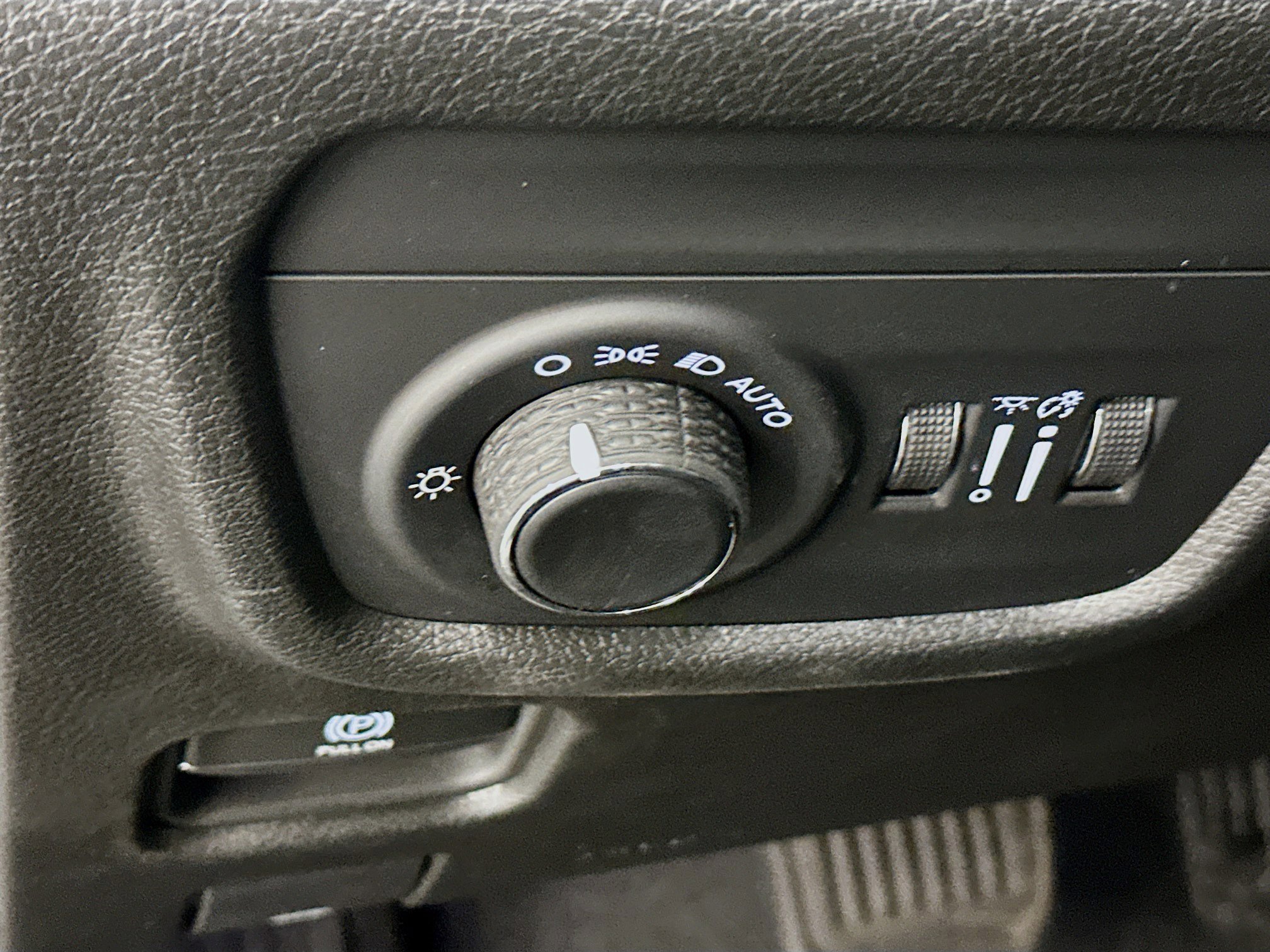 Used 2023 Jeep Grand Cherokee Altitude AWD/4WD image 17