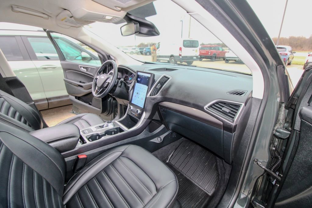 Used 2024 Ford Edge SEL w/ Convenience Package image 16