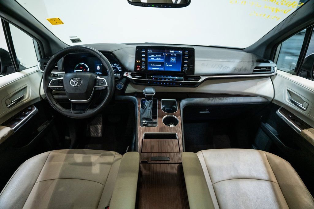 Used 2024 Toyota Sienna XLE image 13