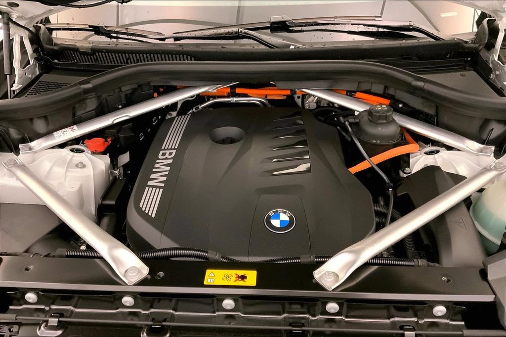 New 2026 BMW X5 xDrive50e w/ M Sport Package AWD/4WD image 8