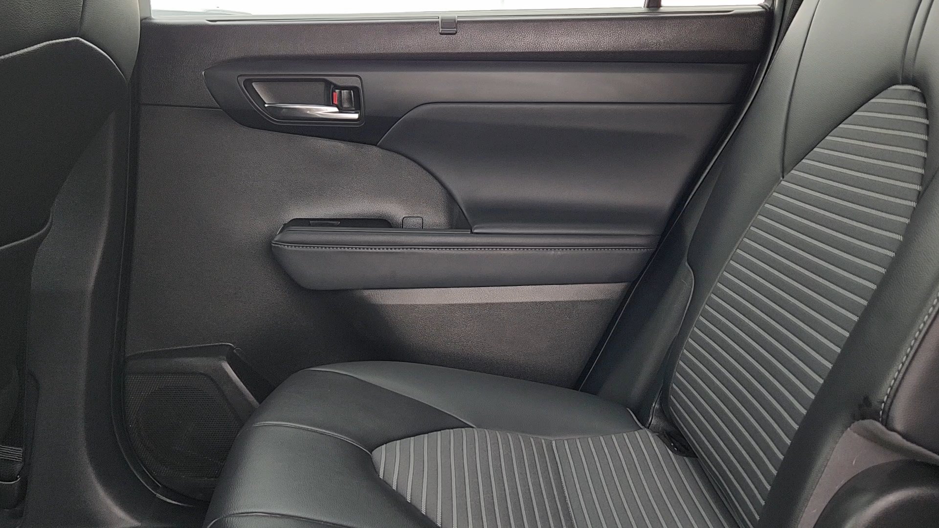 Used 2022 Toyota Highlander XSE FWD image 15
