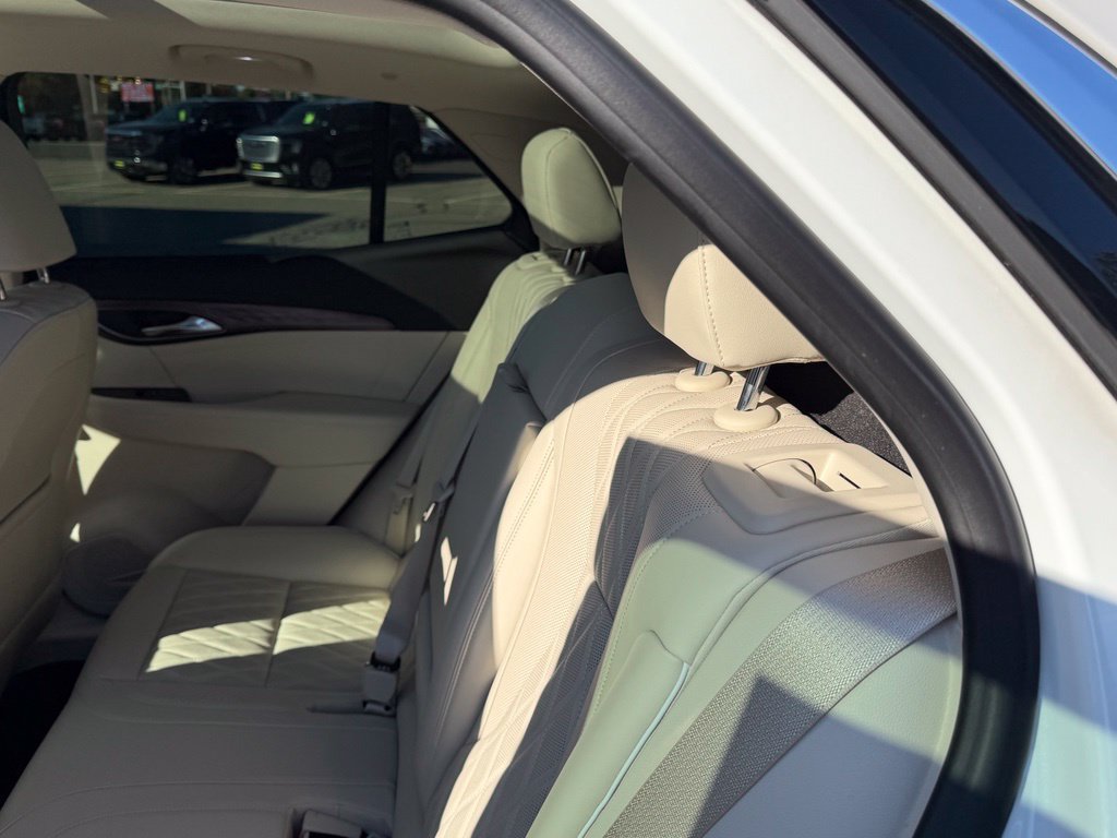 Used 2023 Buick Envision Avenir AWD/4WD image 12