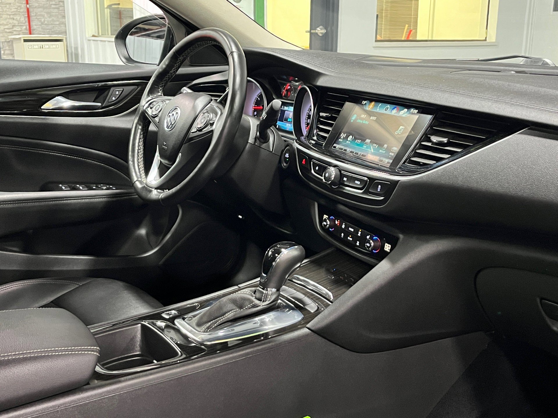 Used 2018 Buick Regal Essence image 8