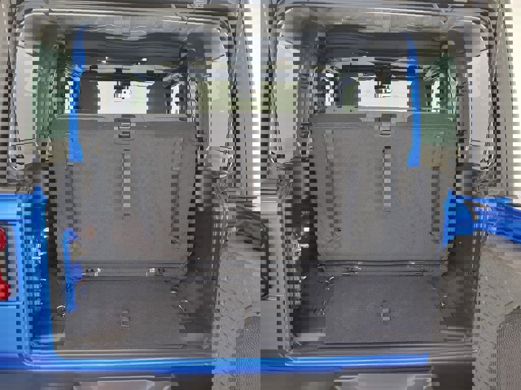 Used 2024 Jeep Wrangler Rubicon w/ Convenience Group AWD/4WD image 31