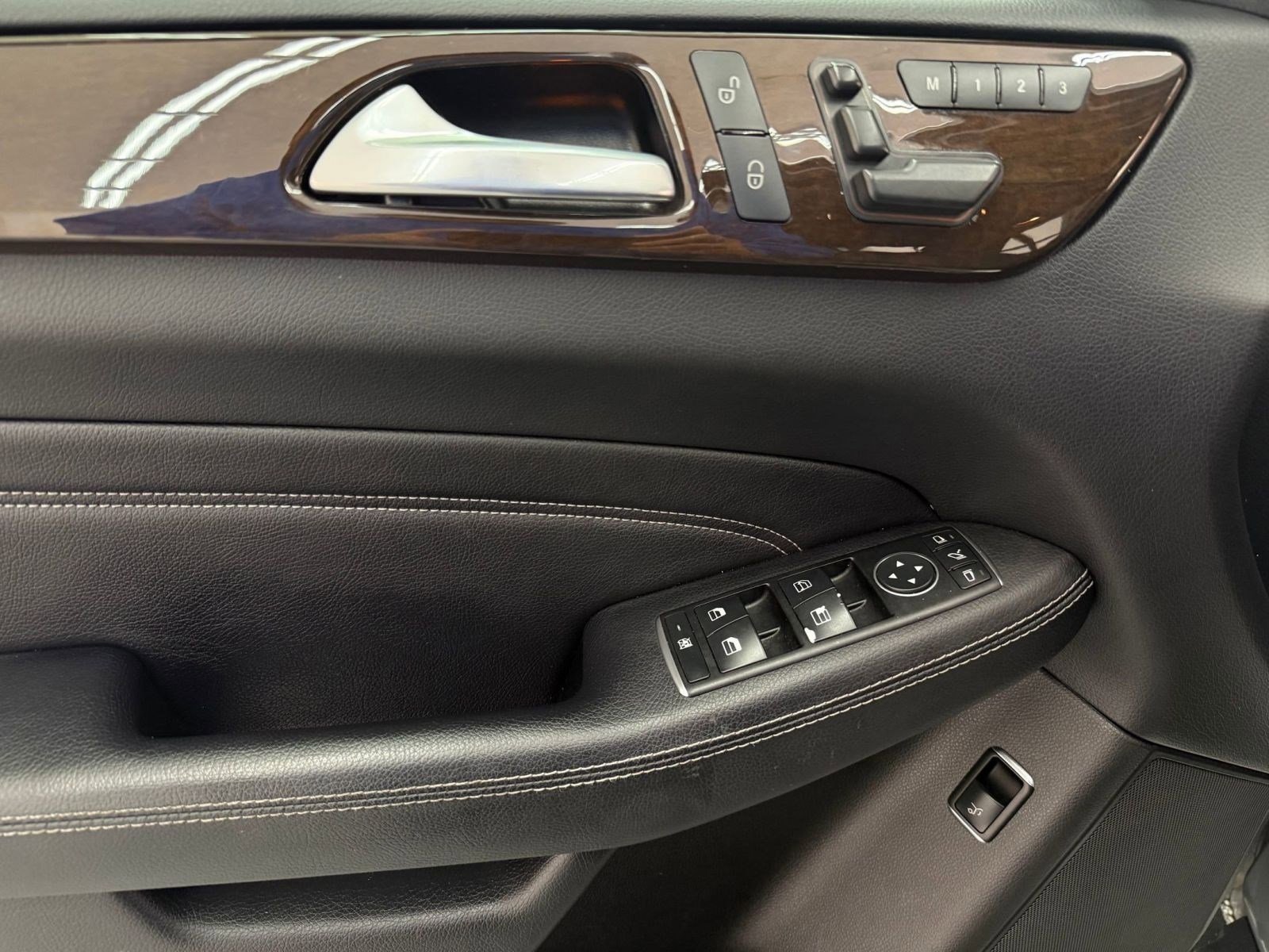 Used 2015 Mercedes-Benz ML 250 BlueTEC 4MATIC image 11