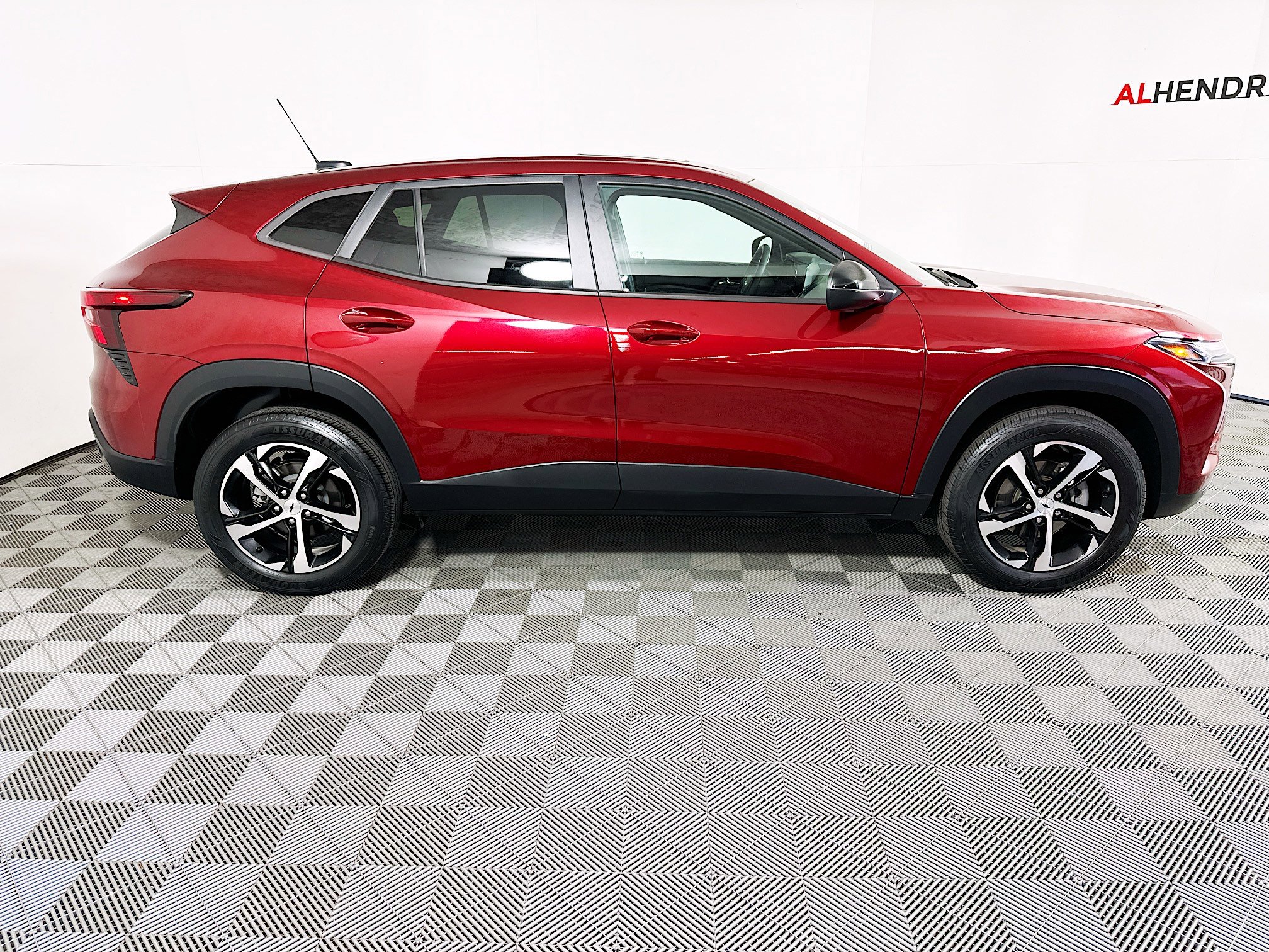 Used 2024 Chevrolet Trax RS w/ Sunroof Package image 2