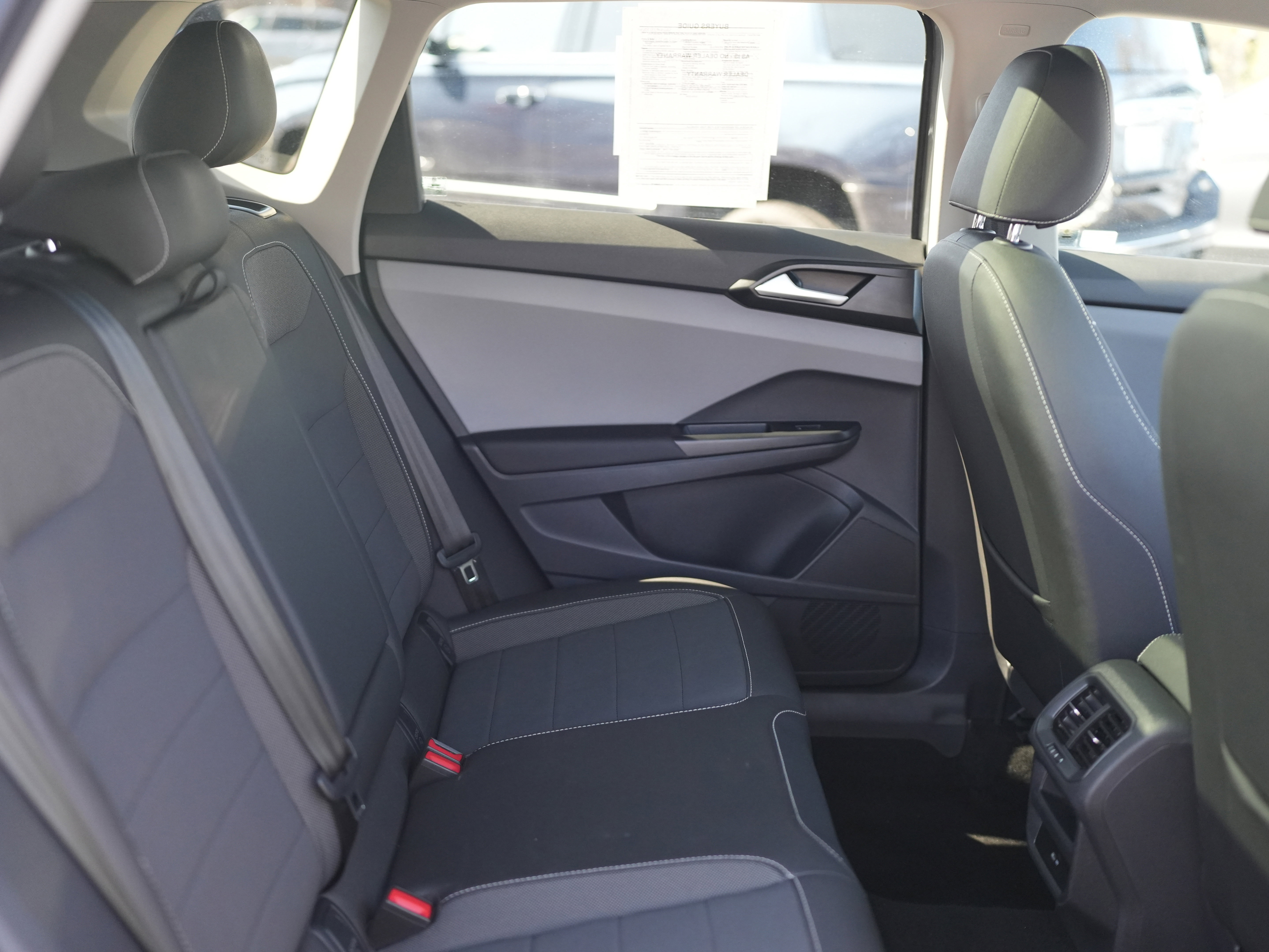 Used 2023 Volkswagen Taos SE w/ Panoramic Sunroof Package image 24