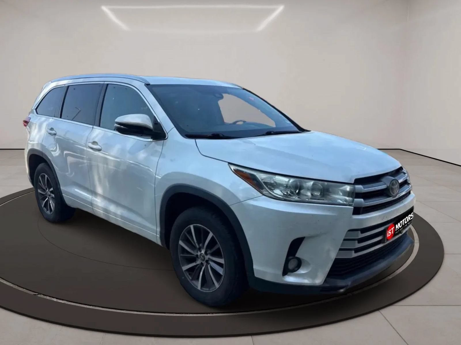 Used 2017 Toyota Highlander XLE FWD image 4