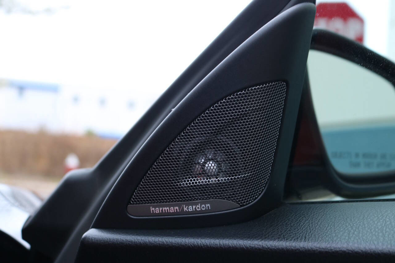 Used 2016 BMW M235i Convertible image 33