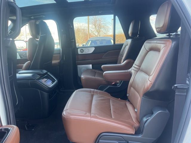 Certified 2024 Lincoln Navigator L Reserve AWD/4WD image 13